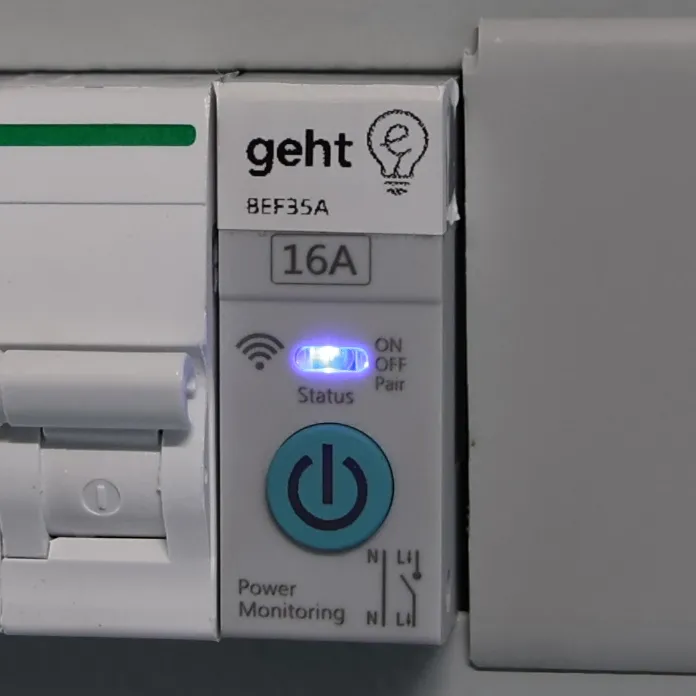 Die blaue Status-LED des geht-e Schalters leuchtet durchgehend.